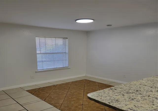 Listing Photo 4 - Condo for sale in building located at 3520 Parkridge Dr, Dallas, TX 75234 - Unit #114