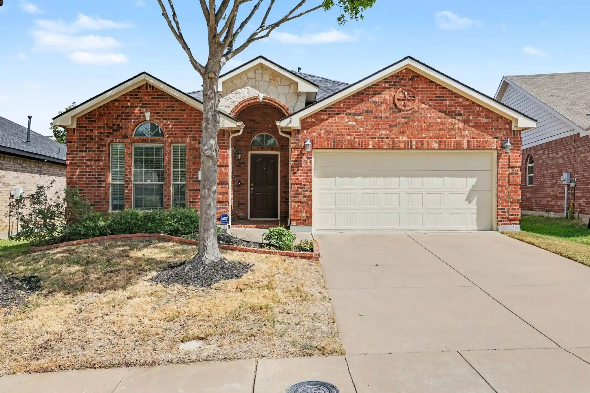 Photo 1 of Single family home for sale at 8738 Misty Blf Ct, Dallas, TX 75249 | MLS# 21402215 | Listing updated on 2026-10-24