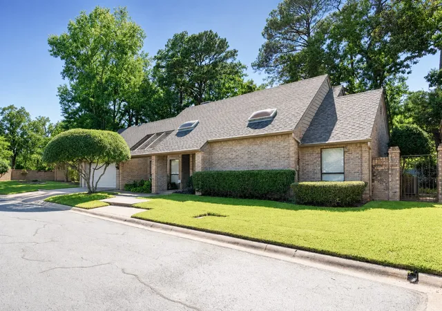 Single family home for sale at 811 Ashford Ct, Tyler, TX 75703 | MLS# 21399302