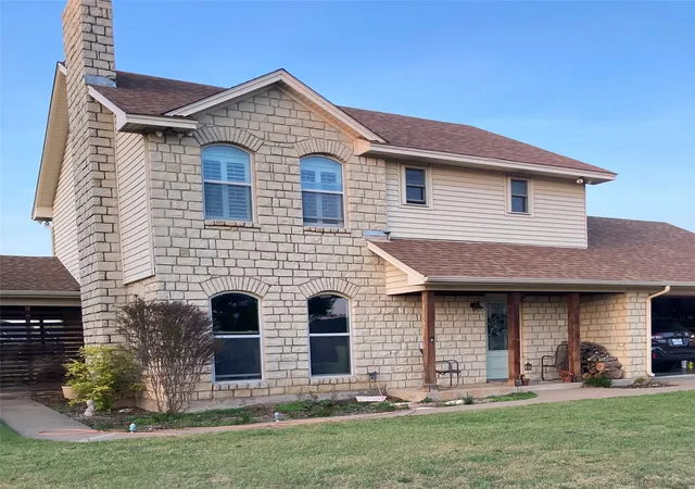 Photo 1 of Single family home for sale at 700 Aqua Vista Dr, Granbury, TX 76049 | MLS# 21401040 | Listing updated on 2026-10-08