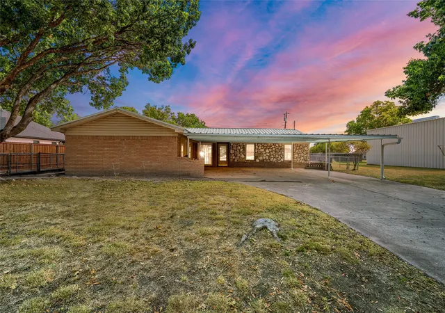 Photo 1 of Single family home for sale at 131 Ronwood, Woodway, TX 76712 | MLS# 21402061 | Listing updated on 2026-10-06