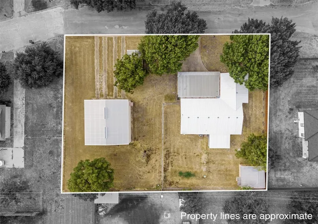 Photo 3 of Single family home for sale at 131 Ronwood, Woodway, TX 76712 | MLS# 21402061 | Listing updated on 2026-10-06