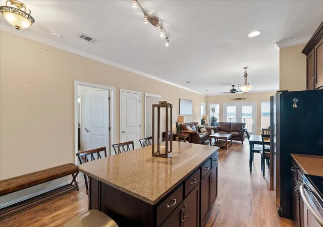 Listing Photo 5 - Condo for sale in building located at 9900 Northshore Blvd, Corsicana, TX 75109 - Unit #3406