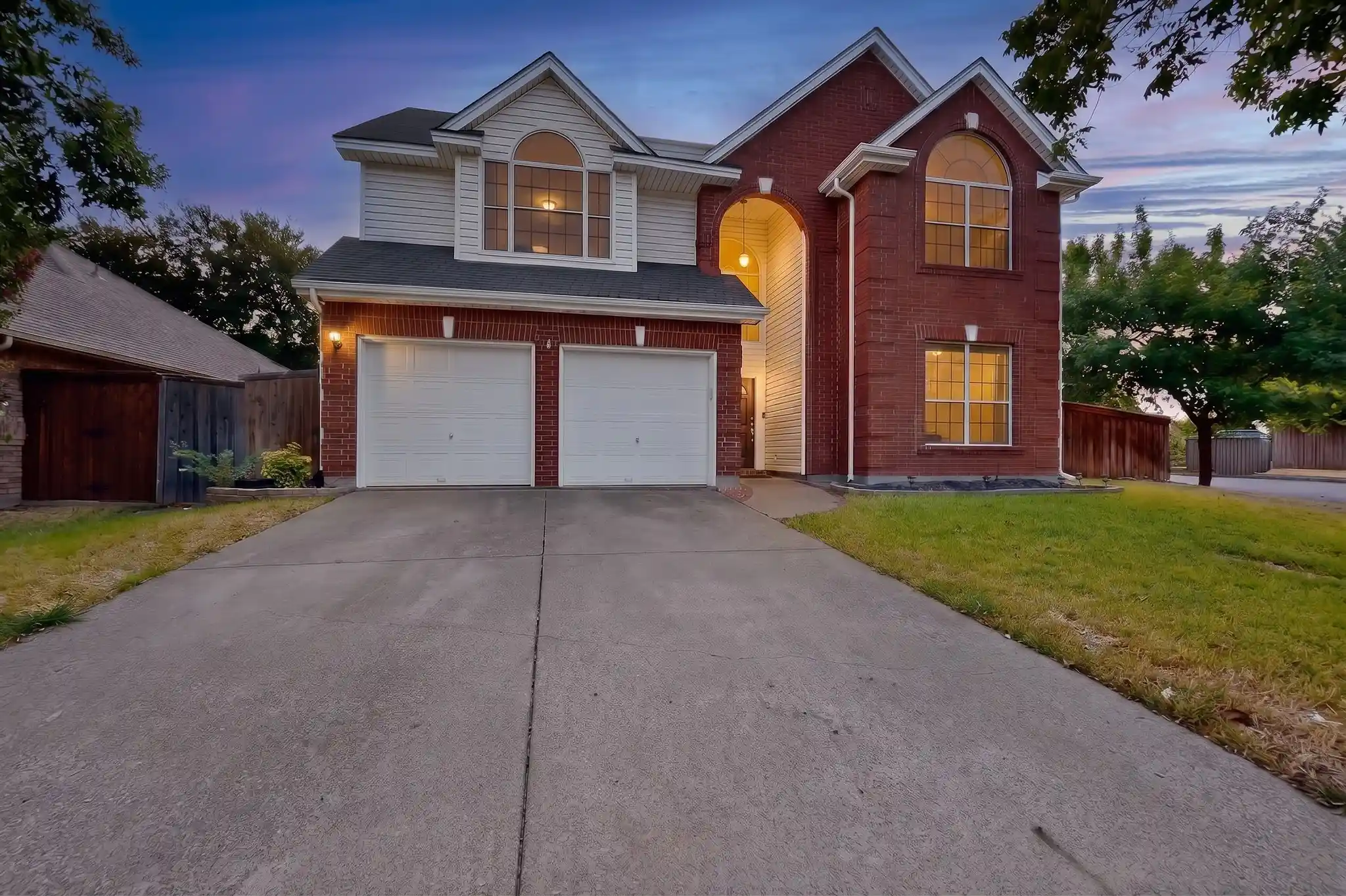 Photo 1 of Single family home for sale at 2600 Juniper Dr, Euless, TX 76039 | MLS# 21402393 | Listing updated on 2026-10-22