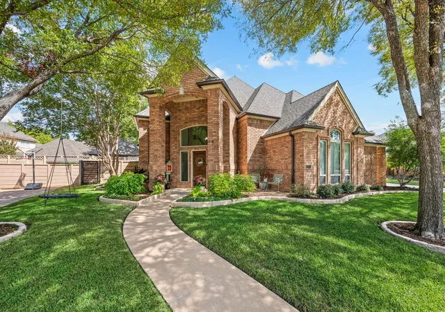 Photo 2 of Single family home for sale at 2736 Woodbridge Dr, Hurst, TX 76054 | MLS# 21401042 | Listing updated on 2026-10-03