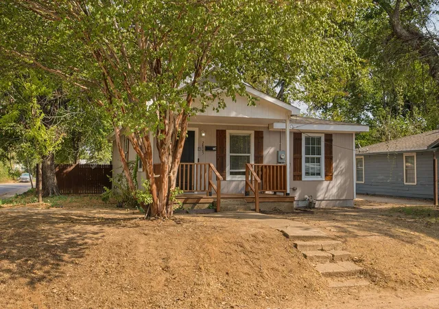 Photo 1 of Single family home for sale at 2803 Valentine St, Dallas, TX 75215 | MLS# 21398863 | Listing updated on 2026-10-03