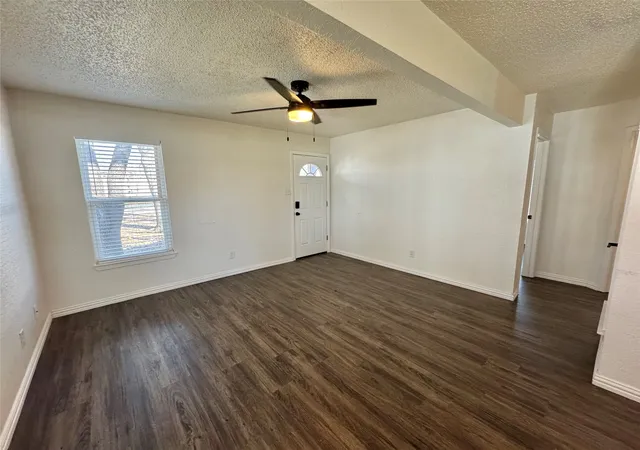 Photo 2 of Single family home for sale at 113 W Arnold St, Granbury, TX 76048 | MLS# 21402449 | Listing updated on 2026-10-03