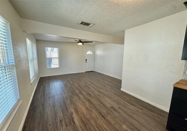 Photo 3 of Single family home for sale at 113 W Arnold St, Granbury, TX 76048 | MLS# 21402449 | Listing updated on 2026-10-03
