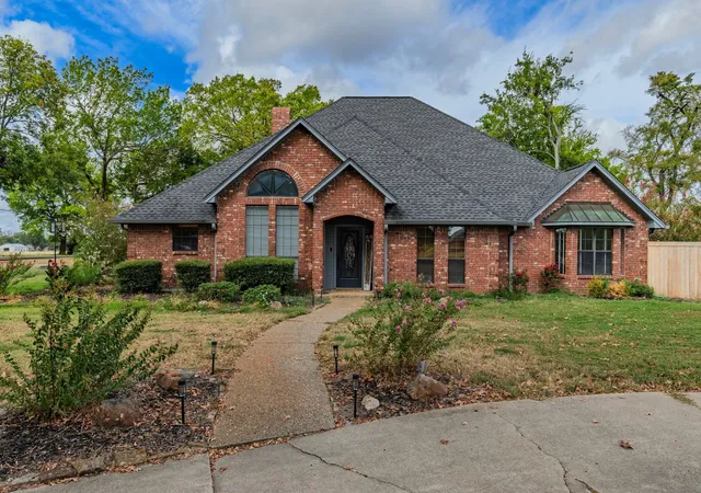 Photo 2 of Single family home for sale at 101 Briarwood St, Sulphur Springs, TX 75482 | MLS# 21400266 | Listing updated on 2026-10-03
