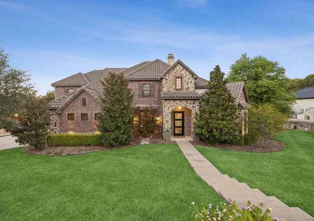 Photo 1 of Mansion for sale at 236 Summer Tanager Ln, Rockwall, TX 75032 | MLS# 21402427 | Listing updated on 2026-10-07
