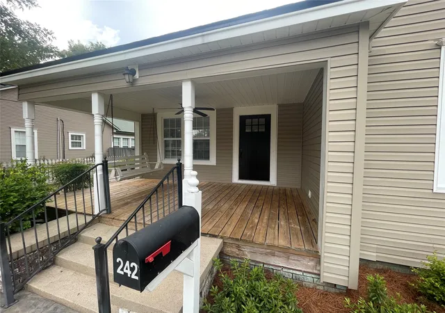 Photo 3 of Single family home for sale at 242 Preston Ave, Shreveport, LA 71105 | MLS# 21401148 | Listing updated on 2026-10-27