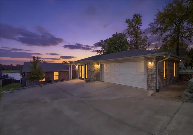 Photo 2 of Single family home for sale at 1227 Kiowa Dr W, Gainesville, TX 76240 | MLS# 21401712 | Listing updated on 2026-10-04