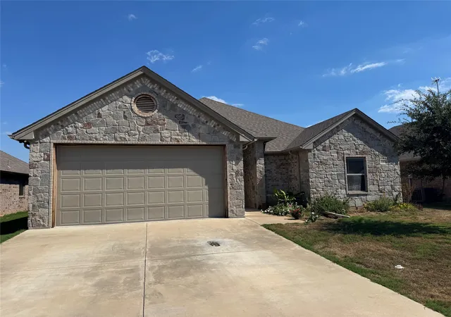 Photo 1 of Single family home for sale at 3205 Windcrest Dr, Granbury, TX 76049 | MLS# 21402501 | Listing updated on 2026-10-09