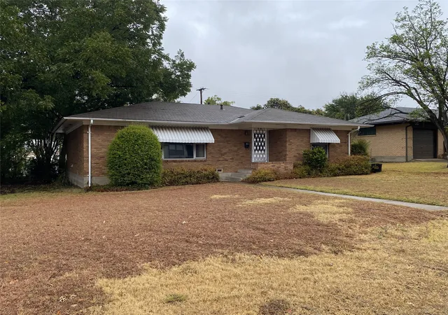 Photo 1 of Single family home for sale at 301 Hillcrest Ave, Richardson, TX 75081 | MLS# 21402517 | Listing updated on 2026-10-05
