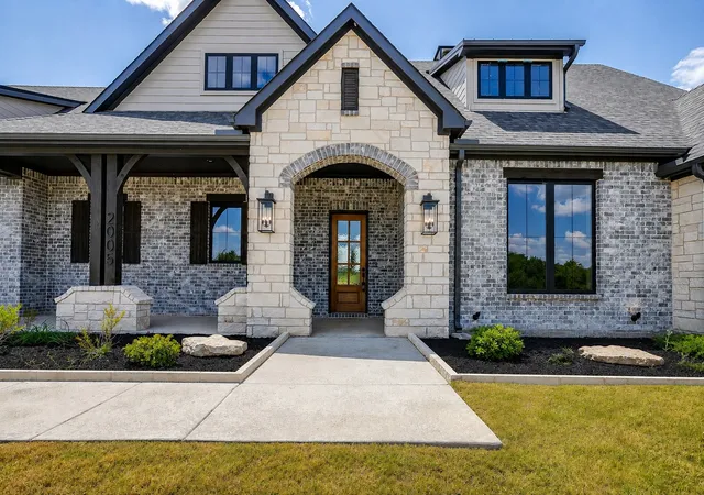 Photo 2 of Single family home for sale at 2005 Meadowlark Ct, Aledo, TX 76008 | MLS# 21402457 | Listing updated on 2026-10-03