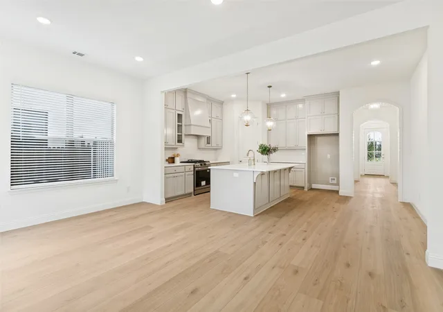 Photo 2 of Single family home for sale at 808 Mallard Dr, Aledo, TX 76008 | MLS# 21402473 | Listing updated on 2026-10-04