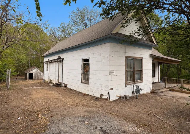 Photo 2 of Sale Pending at 808 W 11th Avenue, Corsicana, TX 75110 | MLS# 21398871 | Listing updated on 2026-10-27