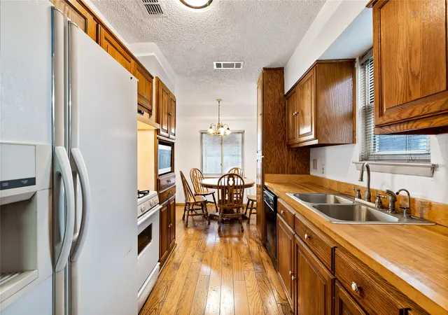 Photo 4 of Single family home for sale at 3826 Pendleton Ct, Irving, TX 75062 | MLS# 21402578 | Listing updated on 2026-10-04
