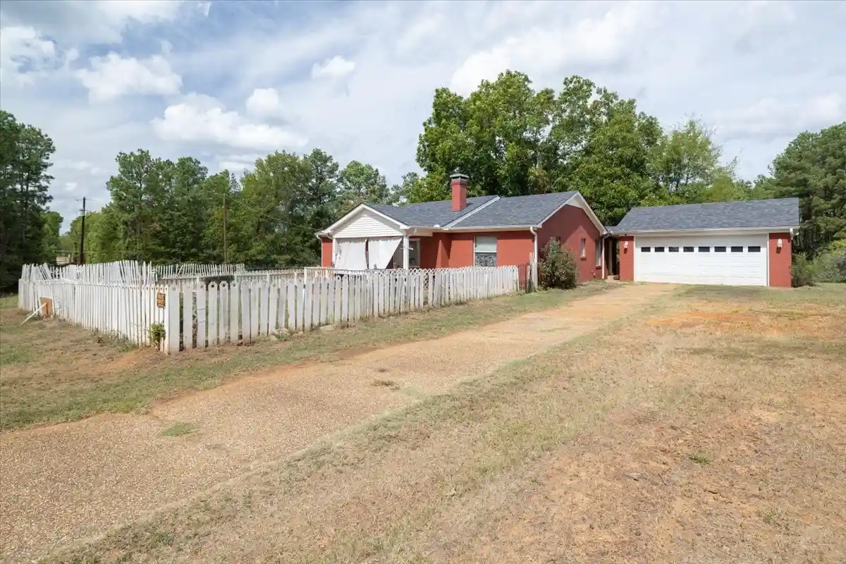 Photo 1 of Single family home for sale at 9462 County Rd 147 W, Overton, TX 75684 | MLS# 21402396 | Listing updated on 2026-10-27