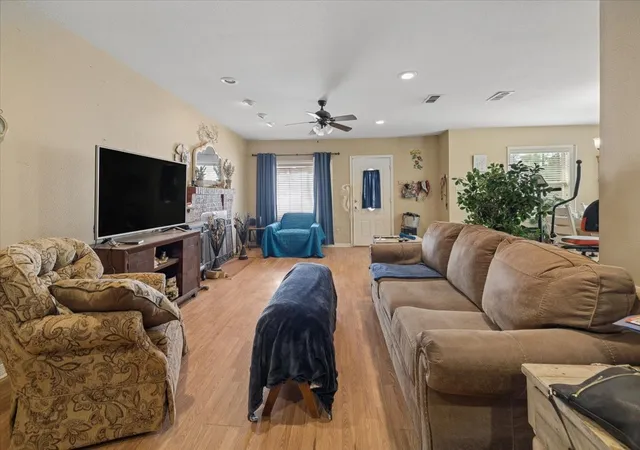 Photo 3 of Single family home for sale at 9462 County Rd 147 W, Overton, TX 75684 | MLS# 21402396 | Listing updated on 2026-10-06