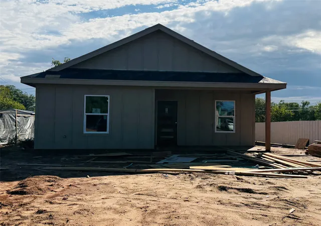Photo 3 of Single family home for sale at 1349 Pecan St, Abilene, TX 79602 | MLS# 21398787 | Listing updated on 2026-10-03