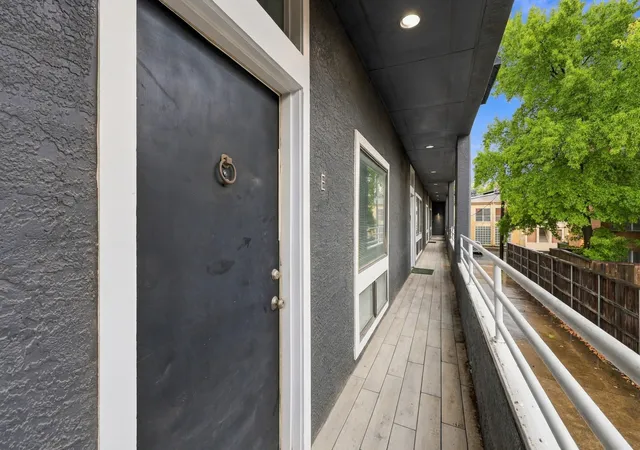 Photo 2 of Condo for sale at 4334 Buena Vista St #E, Dallas, TX 75205 | MLS# 21401993 | Listing updated on 2026-10-03