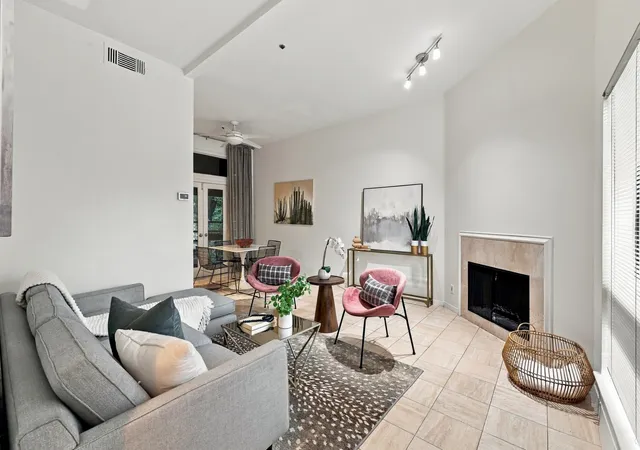 Photo 3 of Condo for sale at 4334 Buena Vista St #E, Dallas, TX 75205 | MLS# 21401993 | Listing updated on 2026-10-03
