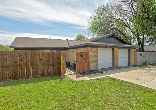 Photo 1 of Multi family home for sale at 612 Royal Crst Dr, Richardson, TX 75081 | MLS# 21402587 | Listing updated on 2026-10-10