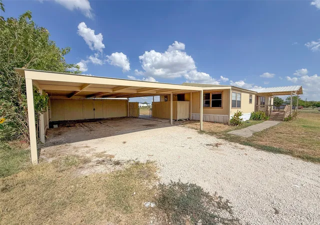 Photo 3 of Manufactured home for sale at 4116 Cherry Ridge Ln, Joshua, TX 76058 | MLS# 21402607 | Listing updated on 2026-10-03