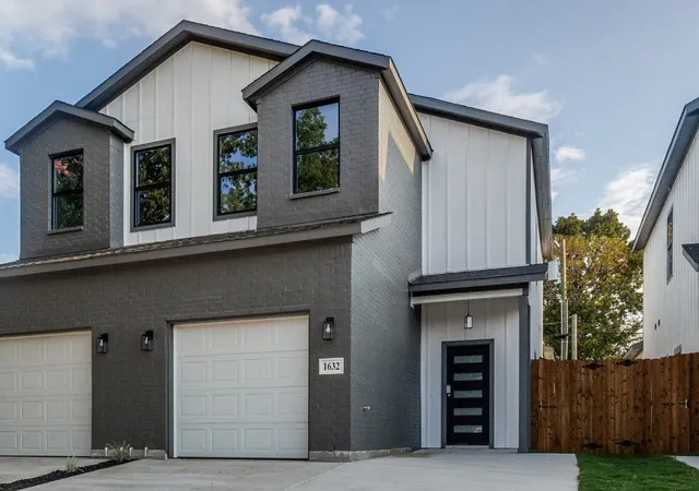 Photo 2 of Townhouse for sale at 1632/1634 Bessie St, Fort Worth, TX 76104 | MLS# 21402572 | Listing updated on 2026-10-09
