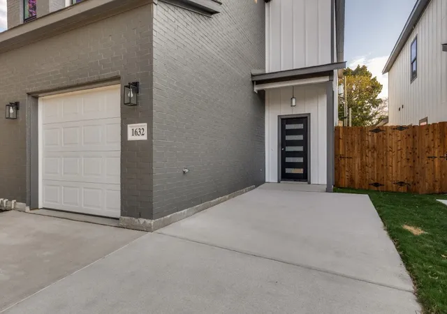 Photo 3 of Townhouse for sale at 1632/1634 Bessie St, Fort Worth, TX 76104 | MLS# 21402572 | Listing updated on 2026-10-09