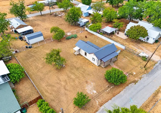 Single family home for sale at 410 Vine St, Dublin, TX 76446 | MLS# 21402107