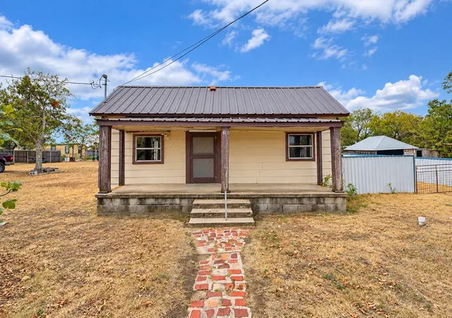 Photo 2 of Single family home for sale at 410 Vine St, Dublin, TX 76446 | MLS# 21402107 | Listing updated on 2026-10-08