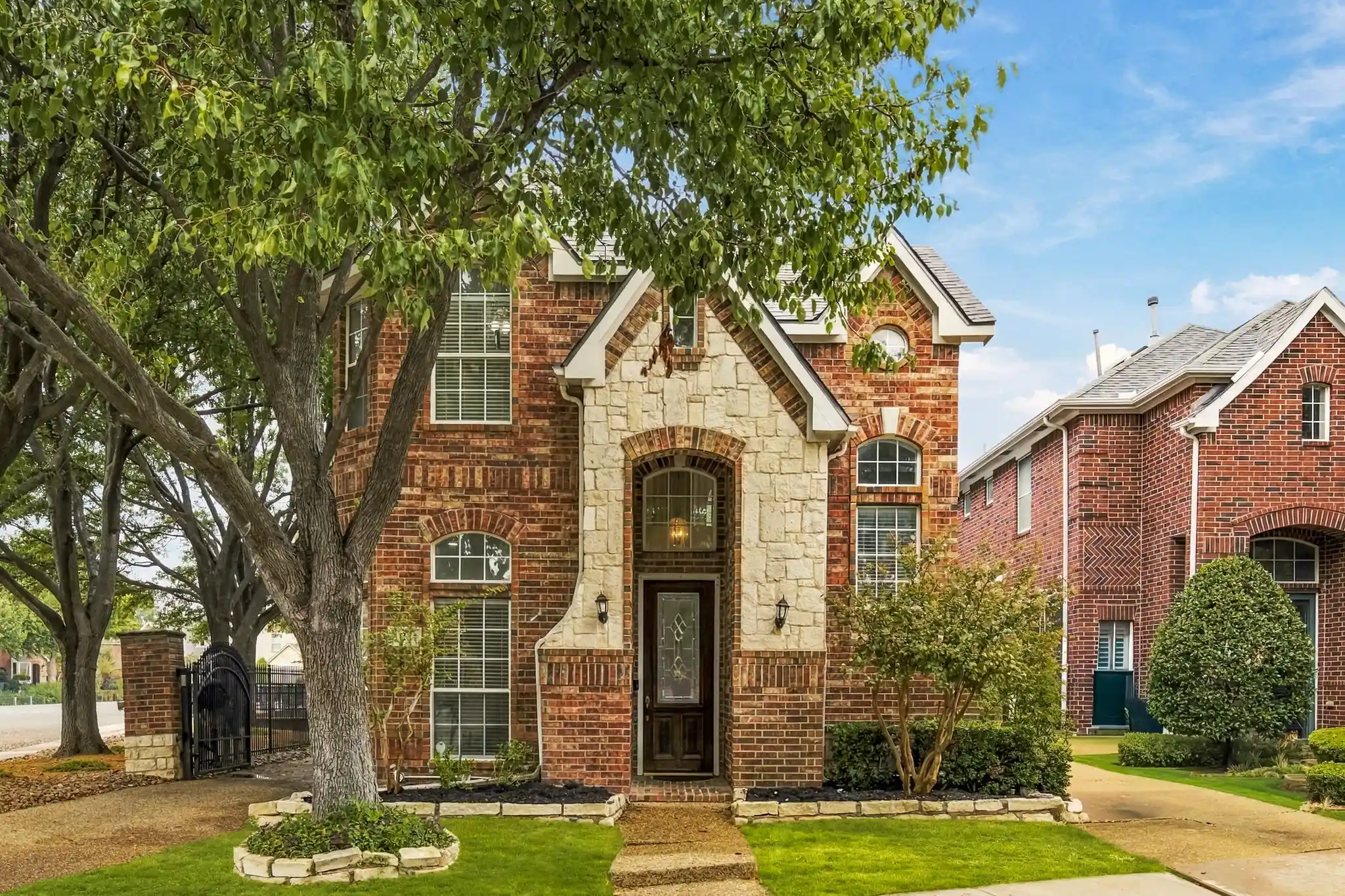 Photo 1 of Single family home for sale at 11124 Oliver Ln, Frisco, TX 75035 | MLS# 21398334 | Listing updated on 2026-10-18