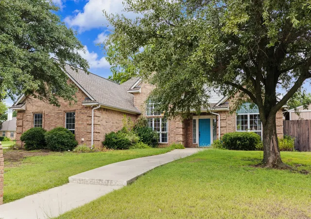 Photo 1 of Single family home for sale at 1106 Owl Dr, Decatur, TX 76234 | MLS# 21402647 | Listing updated on 2026-10-06