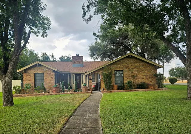 Photo 1 of Single family home for sale at 1 Dixie Ct, Brownwood, TX 76801 | MLS# 21402197 | Listing updated on 2026-10-03