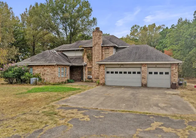 Photo 3 of Single family home for sale at 205 County Rd 1485, Mount Pleasant, TX 75455 | MLS# 21402269 | Listing updated on 2026-10-03