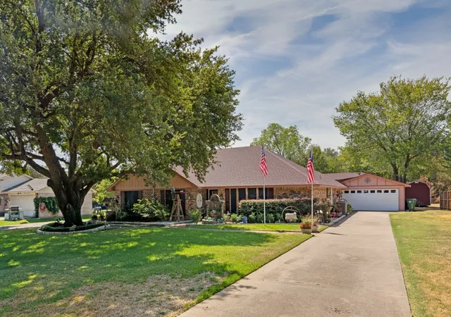 Photo 1 of Single family home for sale at 302 Johnson St, Seagoville, TX 75159 | MLS# 21401819 | Listing updated on 2026-10-06