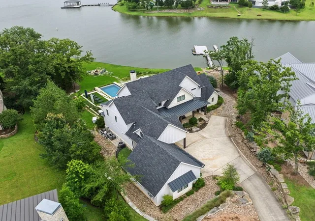 Single family home for sale at 13350 Waterside Dr, Malakoff, TX 75148 | MLS# 21402656