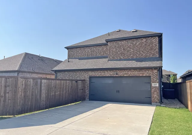 Photo 3 of Single family home for sale at 1117 Milfoil Dr, Justin, TX 76247 | MLS# 21401335 | Listing updated on 2026-10-03