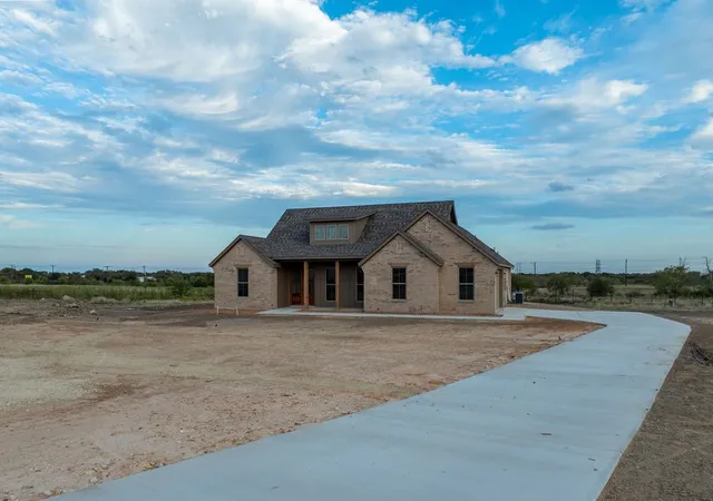 Photo 2 of Single family home for sale at 1028 Don Eve Ct, Azle, TX 76020 | MLS# 21402705 | Listing updated on 2026-10-03
