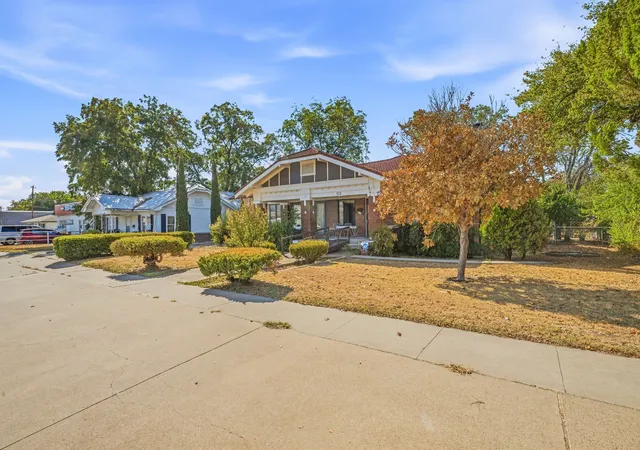 Photo 2 of Single family home for sale at 924 4th Street, Graham, TX 76450 | MLS# 21399436 | Listing updated on 2026-10-03