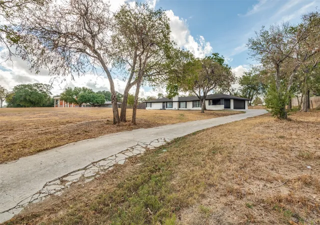 Photo 1 of Single family home for sale at 325 Crescent Dr, Grand Prairie, TX 75050 | MLS# 21402683 | Listing updated on 2026-10-08