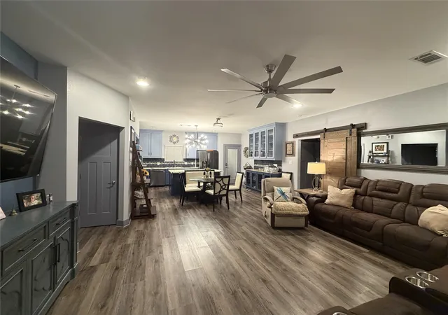 Photo 2 of Single family home for sale at 1338 S Pine St, Grapevine, TX 76051 | MLS# 21402732 | Listing updated on 2026-10-07