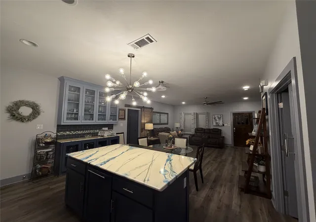 Photo 3 of Single family home for sale at 1338 S Pine St, Grapevine, TX 76051 | MLS# 21402732 | Listing updated on 2026-10-07