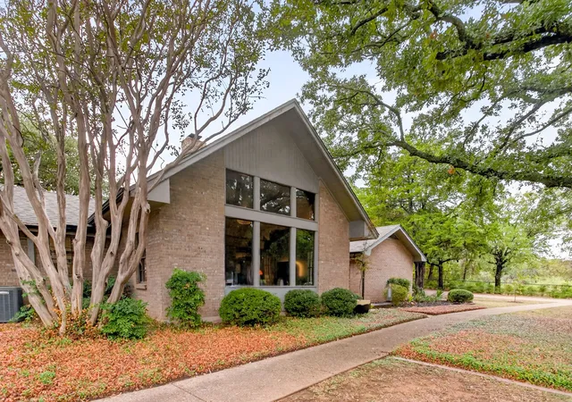 Photo 2 of Single family home for sale at 9920 County Rd 603, Burleson, TX 76028 | MLS# 21402671 | Listing updated on 2026-10-03