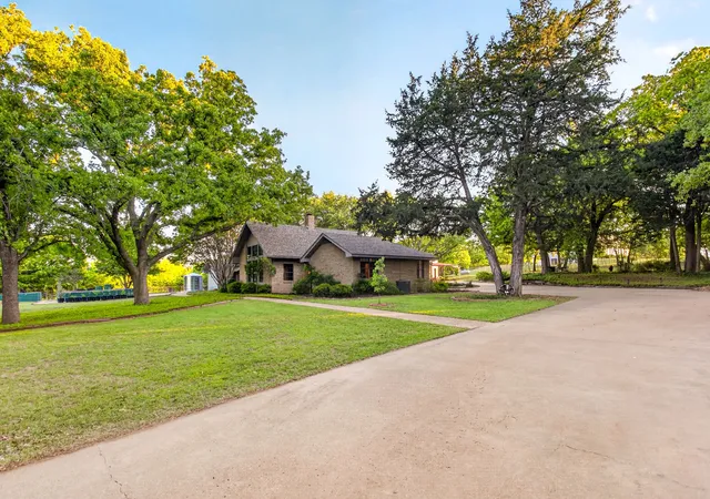 Photo 3 of Single family home for sale at 9920 County Rd 603, Burleson, TX 76028 | MLS# 21402671 | Listing updated on 2026-10-03