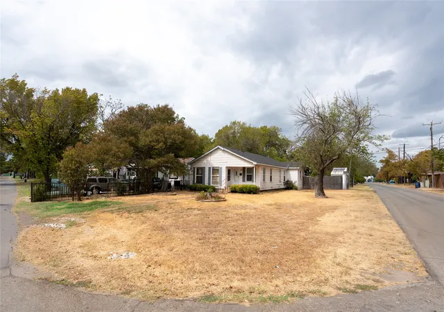 Photo 3 of Single family home for sale at 6735 Woodard Ave, Dallas, TX 75227 | MLS# 21402386 | Listing updated on 2026-10-03