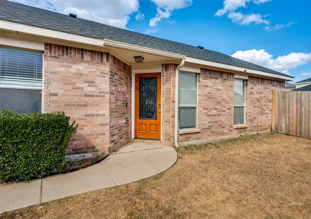Photo 1 of Single family home for sale at 909 Honey Locust Ln, Crowley, TX 76036 | MLS# 21402400 | Listing updated on 2026-10-27