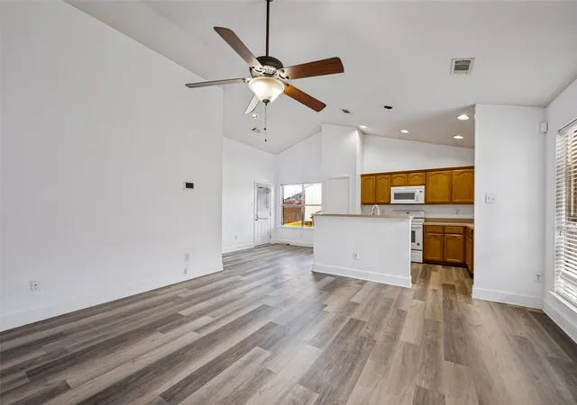 Photo 3 of Single family home for sale at 909 Honey Locust Ln, Crowley, TX 76036 | MLS# 21402400 | Listing updated on 2026-10-27